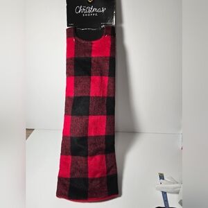 The Christmas shoppe red black paid tree skirt  48x48 nwt